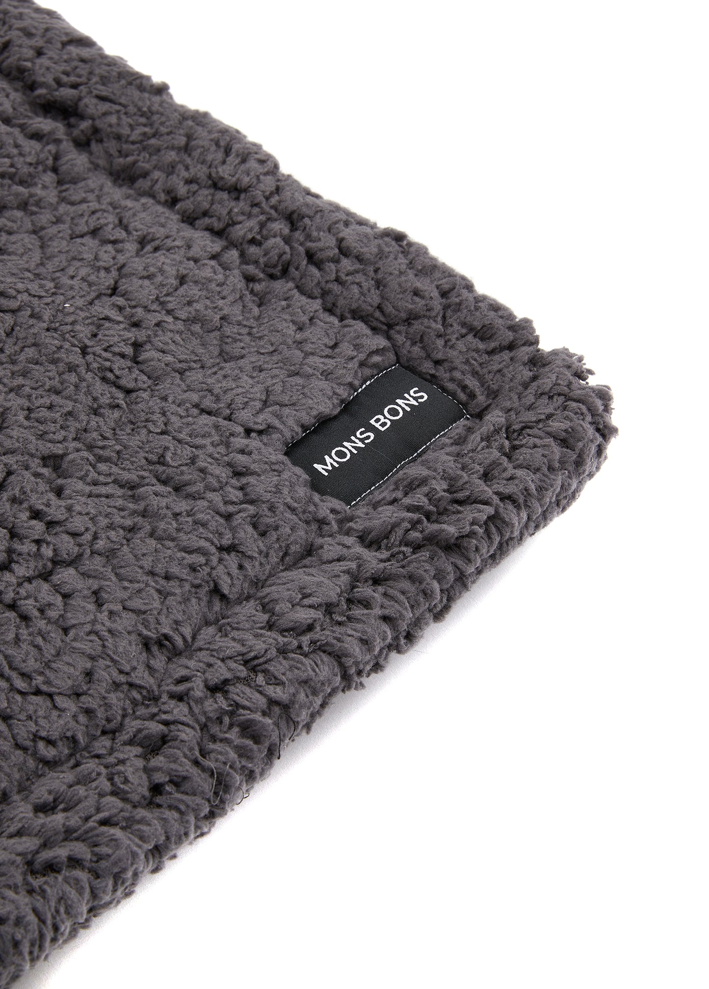 Drop 003: Fluffy Stress-Free Battaniye – Mona’s Grey Edition